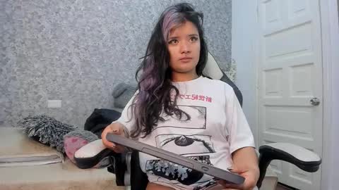 Snapshot of hela_strossner chatting on September 19, 12:37 pm Hella online show from September 19, 12:37 pm