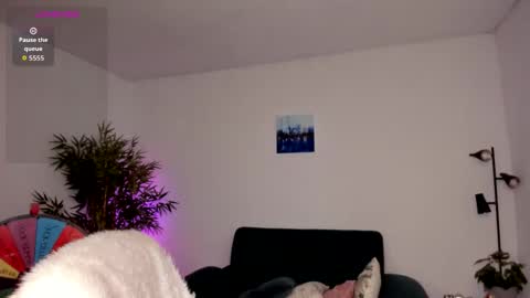 Snapshot of helen_miller chatting on September 11, 4:57 am helen_miller online show from September 11, 4:57 am