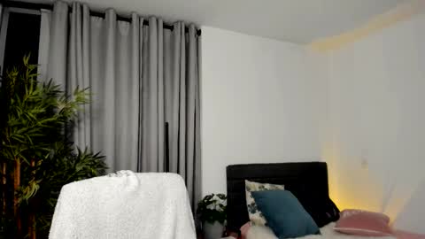 helen_miller online show from February 22, 9:10 am