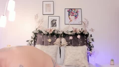 Helen  online show from December 17, 1:27 pm