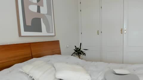 helena_hills online show from October 17, 10:51 am