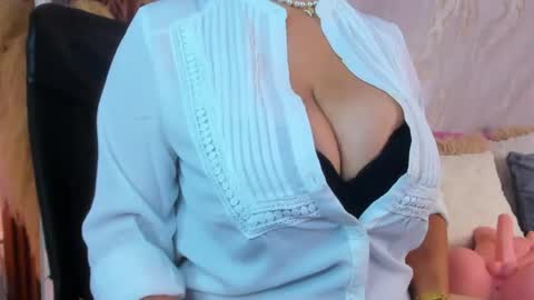 Helena Santos  online show from May 22, 6:39 pm