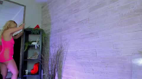 Helen online show from May 4, 5:11 am