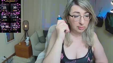 helenenigma online show from May 20, 6:38 pm
