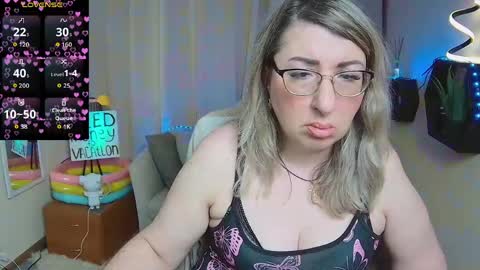 helenenigma online show from May 27, 6:38 pm