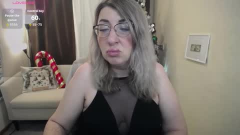 helenenigma online show from November 24, 7:49 pm