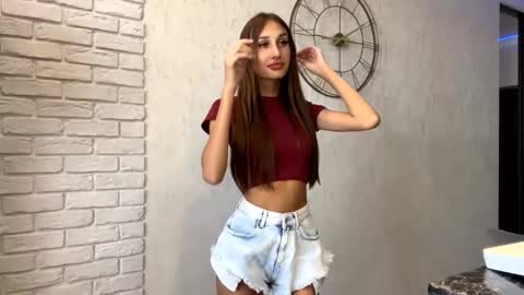 Chloe online show from September 17, 9:29 am