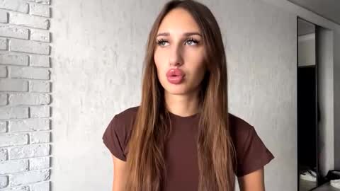 Chloe online show from September 19, 9:08 am