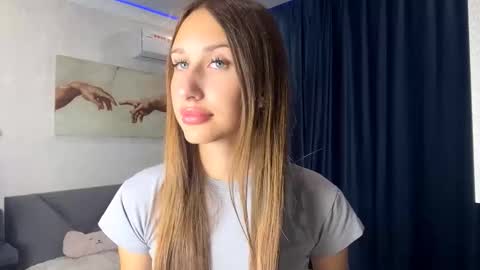 Chloe online show from September 25, 9:19 am