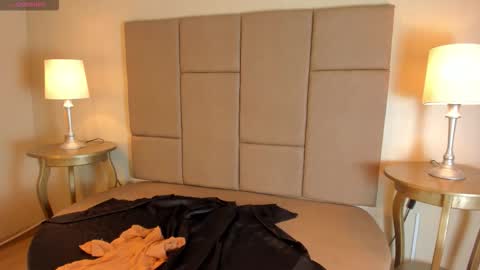 Helen or Hells online show from March 5, 12:45 pm