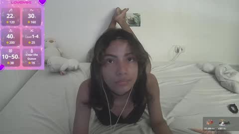 Helia Transfem and Amy online show from January 1, 3:57 pm