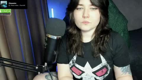 Red online show from May 25, 6:51 pm