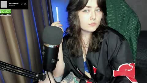 Red online show from May 18, 6:36 pm