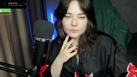 Red online show from May 21, 7:23 pm