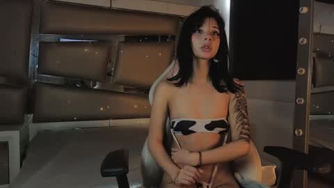 hellen__smith_ online show from May 4, 1:04 pm
