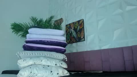 hellen     online show from February 12, 7:59 pm