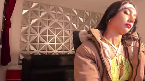 Snapshot of hellen_tease chatting on September 15, 12:46 pm Hellen online show from September 15, 12:46 pm