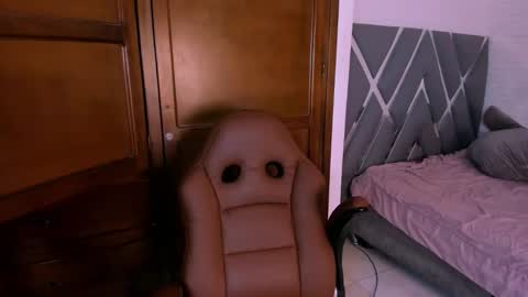 Snapshot of hellena_1 chatting on October 5, 8:47 pm Juliet online show from October 5, 8:47 pm