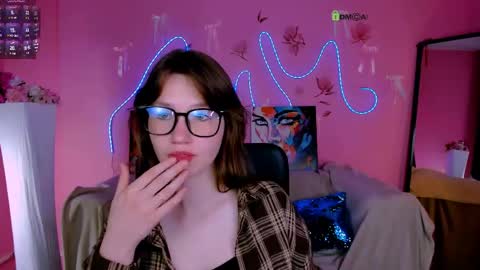 Helli online show from May 28, 2:09 am