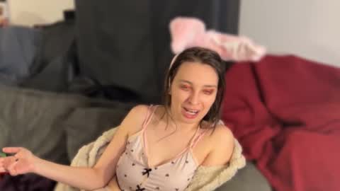 Katie 3 online show from April 5, 6:18 pm