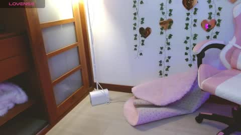 hellokitty_valery1 online show from May 20, 1:35 am