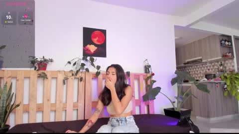 Hello I am Valentina independent Colombian model I love sensuality and pleasure welcome online show from December 23, 5:43 pm