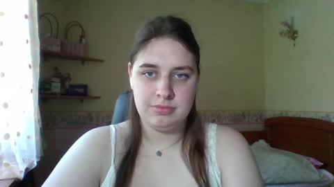 hess_luna_ online show from May 20, 9:06 am