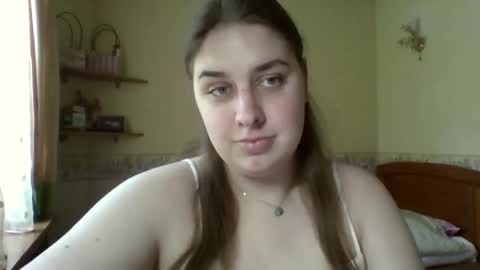 hess_luna_ online show from May 18, 9:04 am