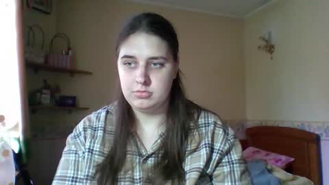 hess_luna_ online show from October 31, 10:41 am