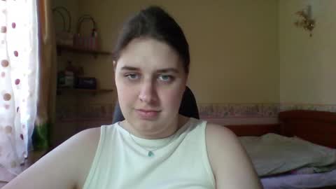 hess_luna_ online show from May 5, 9:12 am