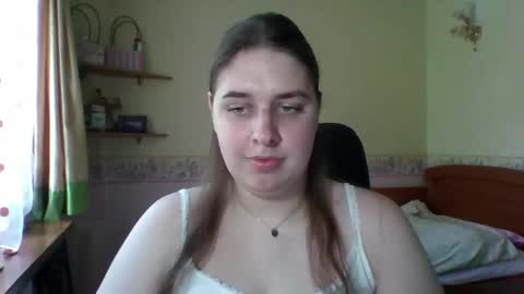 hess_luna_ online show from May 25, 9:08 am