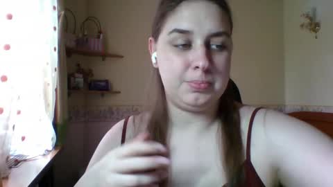 hess_luna_ online show from April 3, 9:18 am