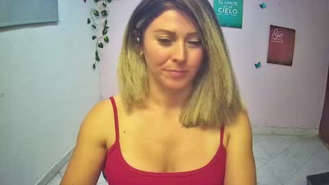 Hestesiaxx online show from May 12, 1:58 am