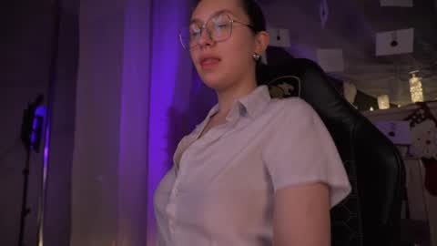 Evangelina or Evie online show from December 21, 1:59 pm