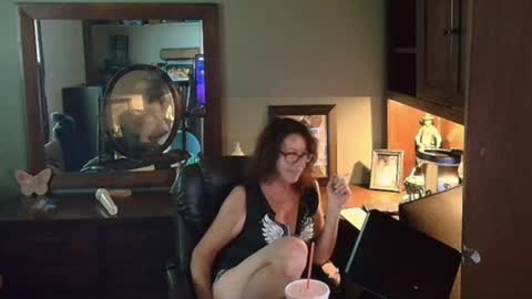 hidden_gold_milf online show from October 7, 9:52 pm