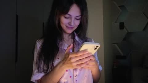 HIHIKA online show from May 14, 9:42 pm