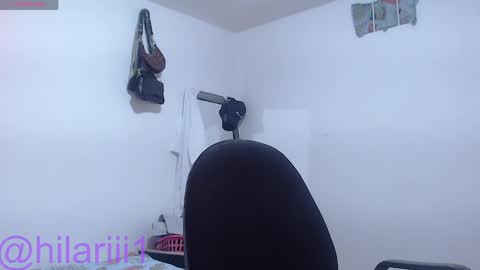 hilaril18 online show from May 23, 7:01 pm