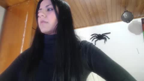 hilaril18 online show from October 23, 12:49 am