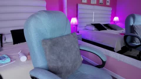 hilary_tailor online show from October 11, 12:08 pm