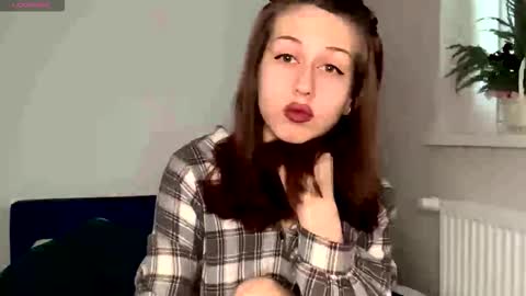 Hi Im Elizabeth online show from March 26, 11:23 am