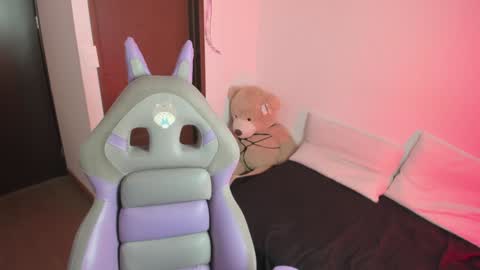 Hitomi Arata online show from February 5, 4:37 pm