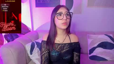 Hiyori  online show from March 29, 8:24 am