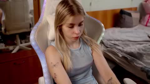 Holly online show from February 14, 7:16 pm