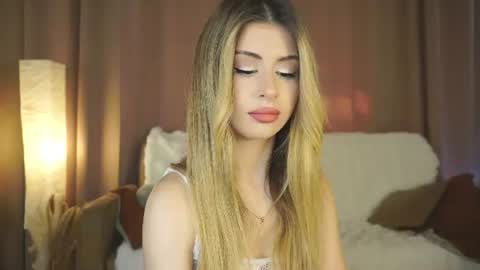 Moni Monica online show from July 1, 8:03 am