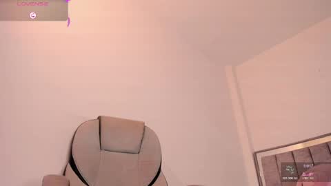 holly_16 online show from June 5, 11:33 pm