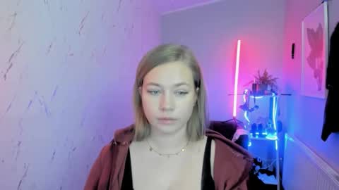 Holly online show from November 22, 9:50 pm