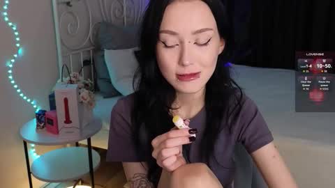 holly_berryy_ online show from October 4, 1:55 am