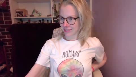 holly_bourbon online show from March 10, 11:20 pm