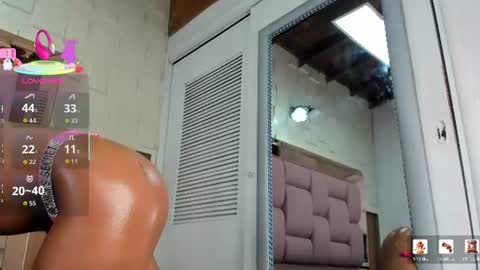 holly_nicole18 online show from July 8, 9:06 pm