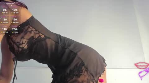 holly_nicole18 online show from June 30, 7:35 pm